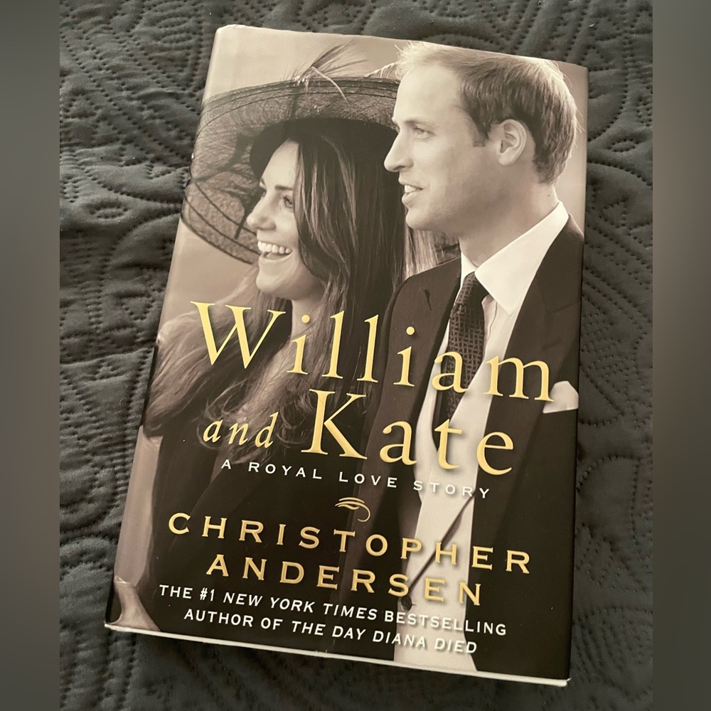 🍀$12bundle William and Kate: A Royal Love Story hardcover novel Book 📚